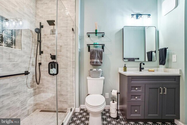 Building Photo - 27 Booth St