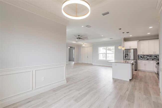 Building Photo - 236 Long Meadow Ln S