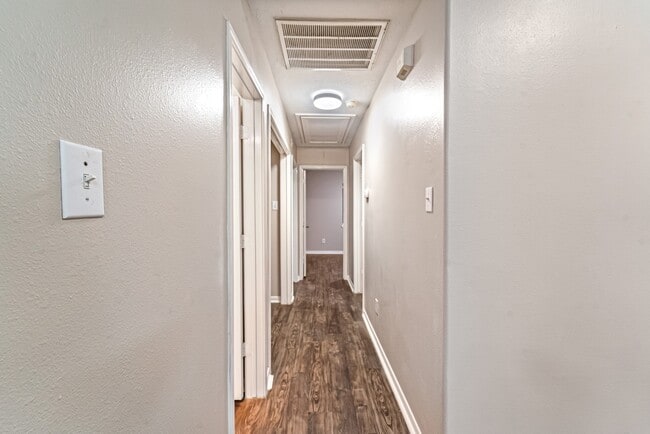 Building Photo - 6827 Highwind Bend Ln