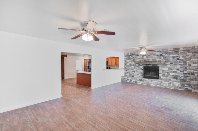 Building Photo - 4625 E Park St