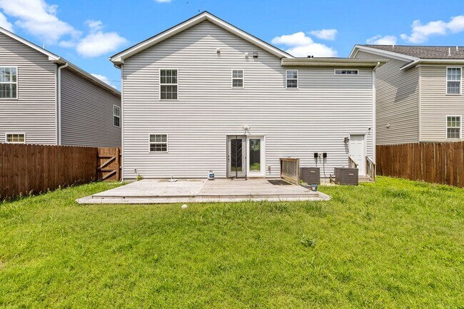 Building Photo - Beachside Living Just in Time for Summer!