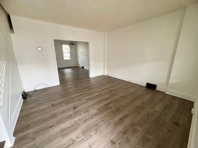 Building Photo - 3 Bedroom 1 Bathroom in Lancaster City!