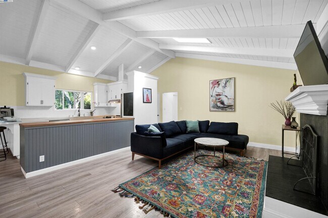 Building Photo - 55 Normandy Ln