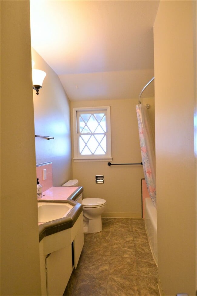 Building Photo - Charming 3 bedroom 2 bath Home in the Forward Addition