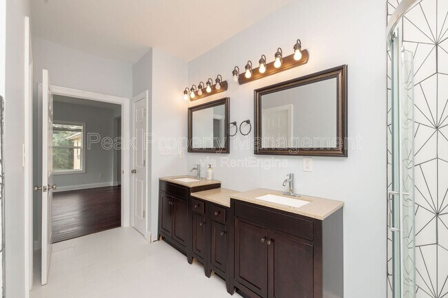 Building Photo - 2615 North Ave