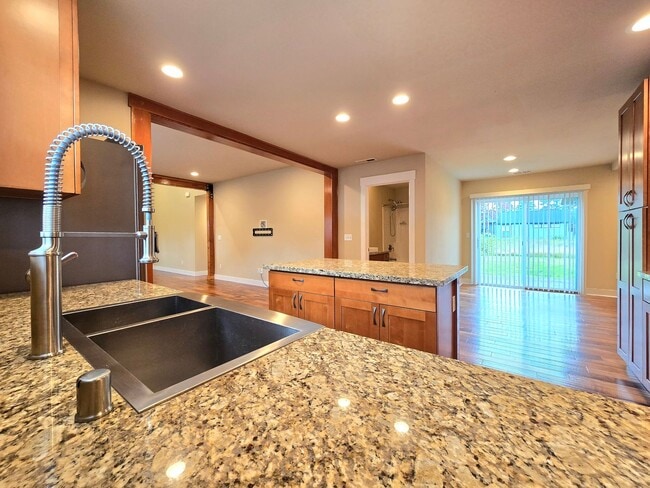 Building Photo - 3 Bedroom Home in Sedro Woolley Available Now