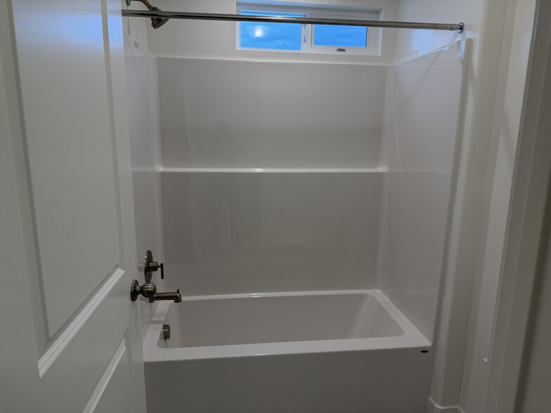 Building Photo - 1485 N 305 E