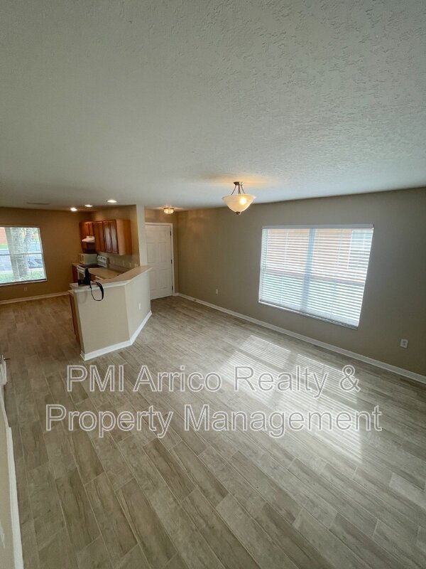 Building Photo - 10840 Johanna Ave