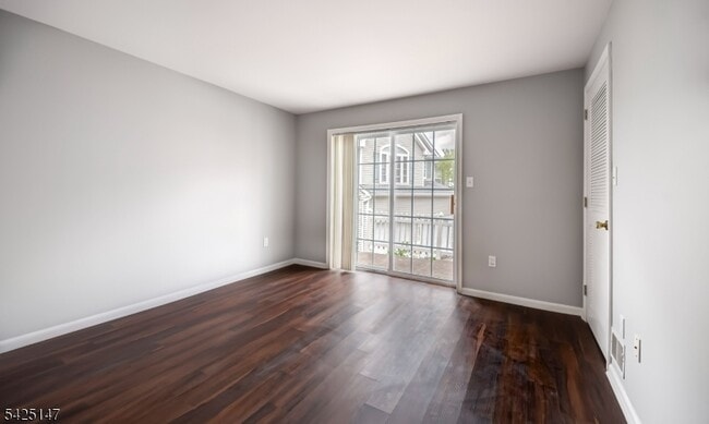 Building Photo - 227 Winding Hill Dr