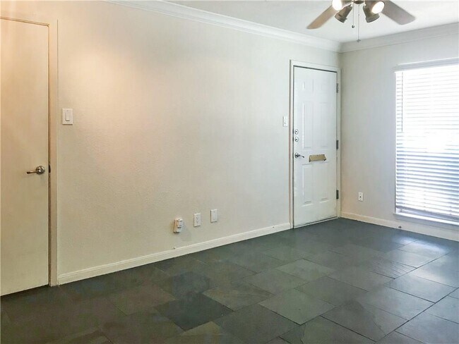 Building Photo - 741 E Oltorf St