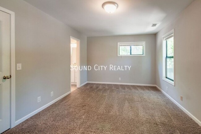 Building Photo - 625 Mercer Dr