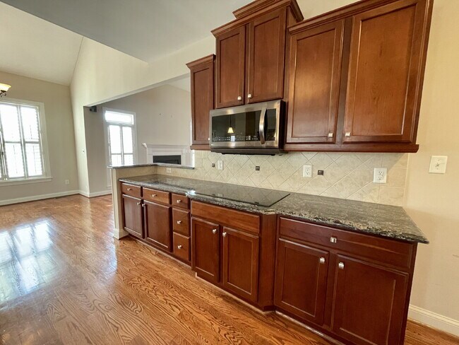Building Photo - 4 Bed, 2 Bath Nest With Pool In Mariner's Pointe