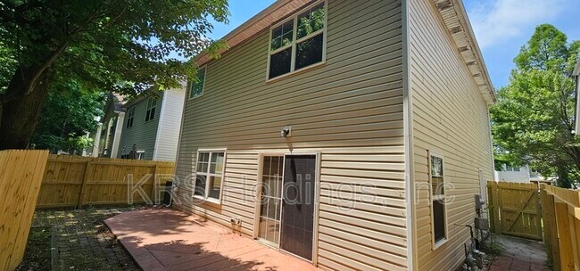 Building Photo - 848 Gem Ct
