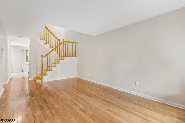 Building Photo - 6-06 Cross Meadows