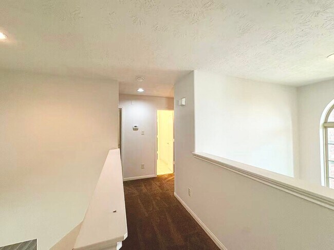 Building Photo - Water-deck 4 beds rental home in Missouri ...