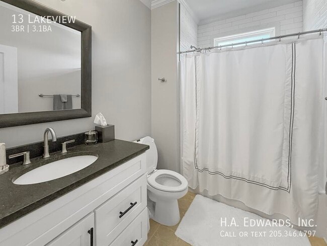 Building Photo - 13 Lakeview-