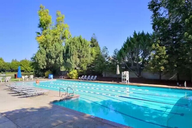 Building Photo - 861 Lake Terrace Cir