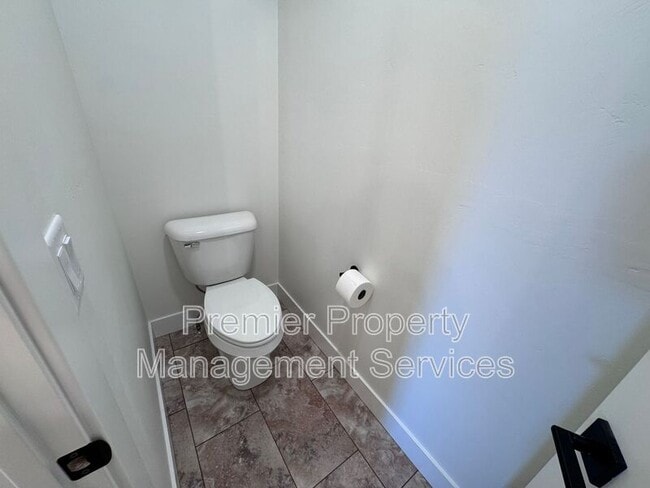 Building Photo - 2522 Hunter Hall St