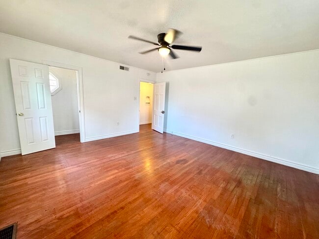 Building Photo - 1602 Avenue X