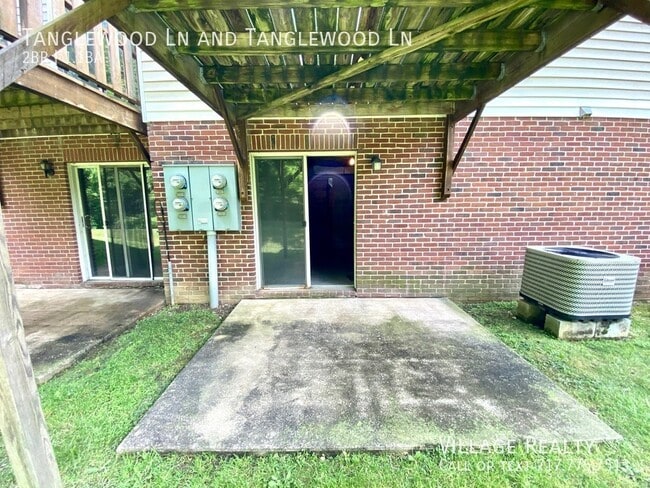 Building Photo - 442 Tanglewood Ln
