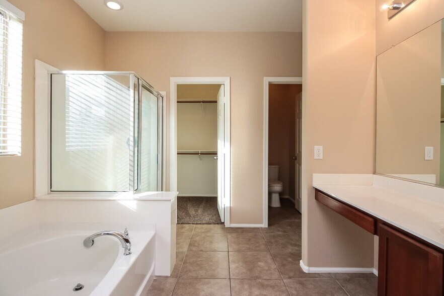 Building Photo - 735 W Fruit Tree Ln