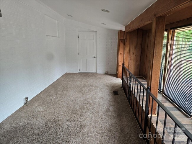 Building Photo - 5027 Malibu Dr