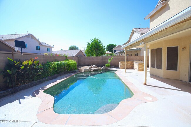 Building Photo - 842 N Naples Dr