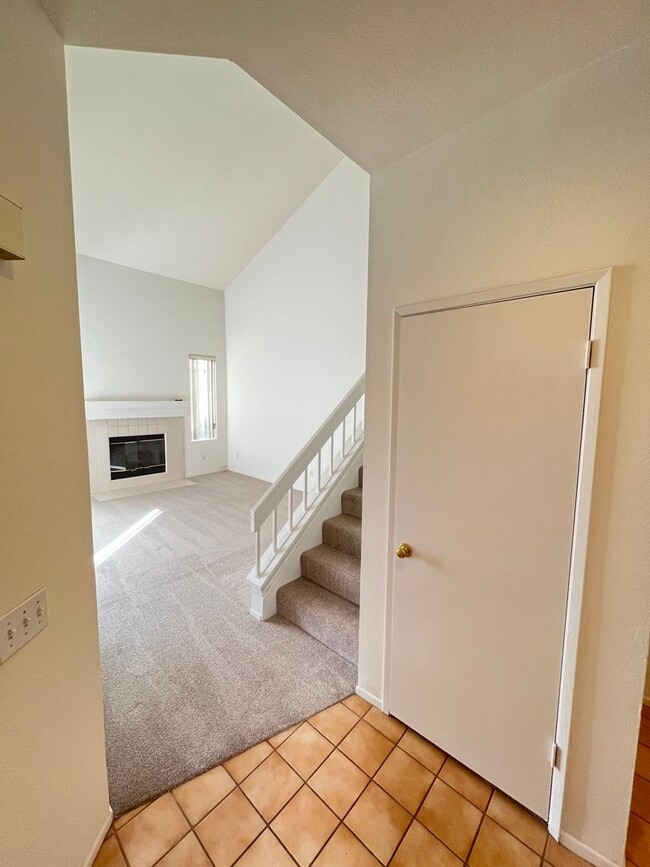 Building Photo - 2 Bedroom Condo in Del Mar Highlands.