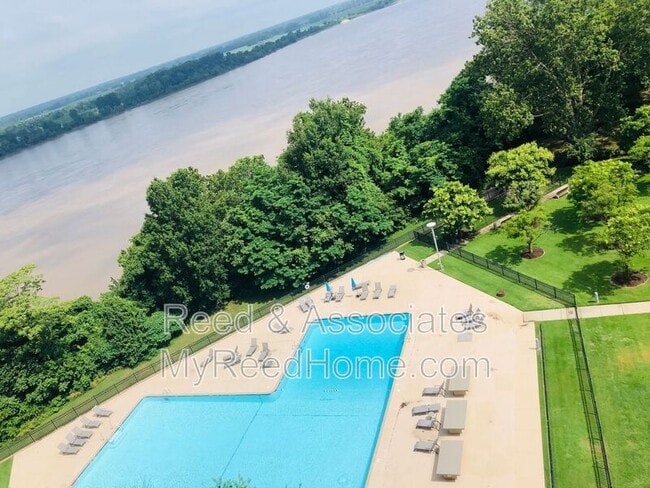 Building Photo - 655 Riverside Dr