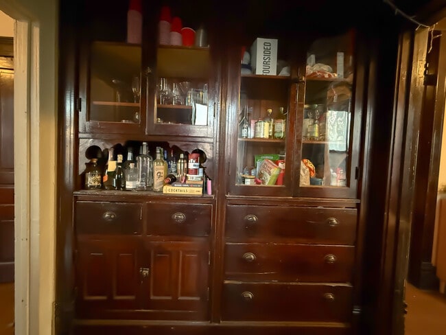 Building Photo - 3765 N Kenmore Ave