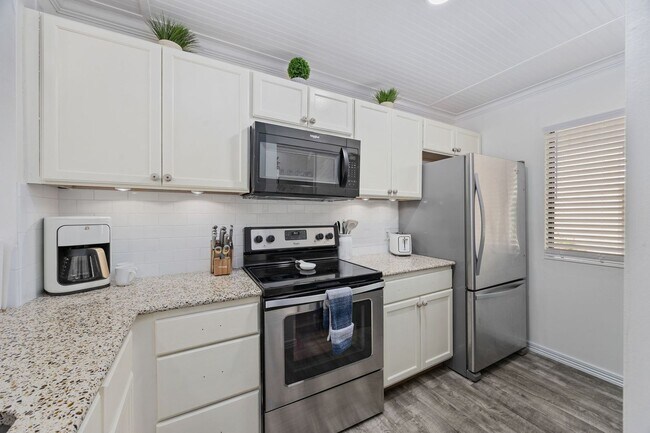 Building Photo - All Inclusive Seasonal Rental Available October 1st, 2025-March 31st 2026!