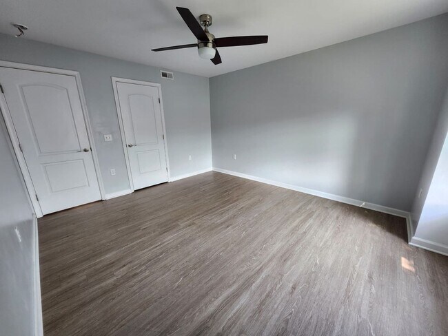 Building Photo - 1211 Villa Ln