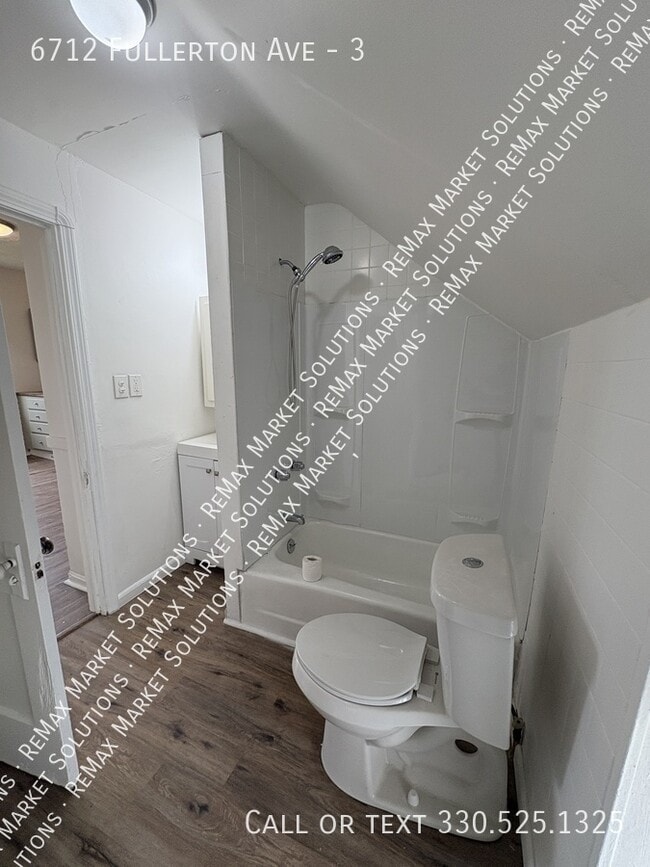 Building Photo - 6712 Fullerton Ave