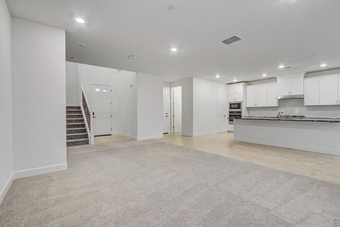 Spacious granite kitchen - 2008 Gumbinger Pl