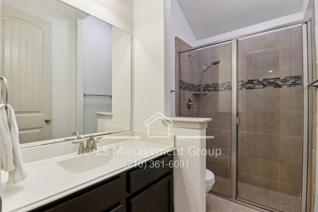 Building Photo - 1041 Water Oak