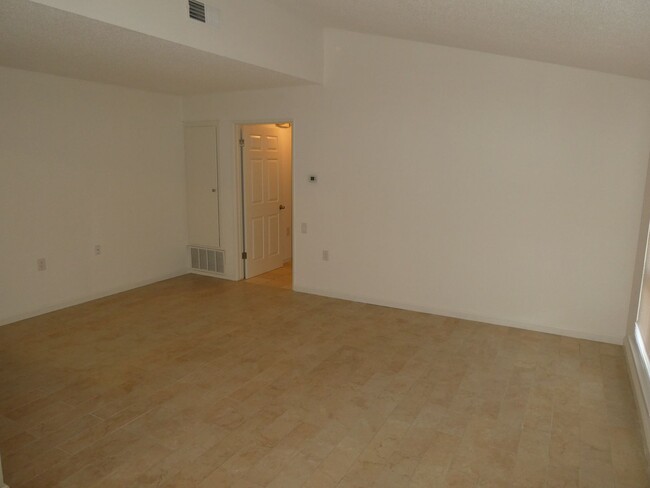 Building Photo - 2 Bedroom Home in Friendly Valley in 55+ C...