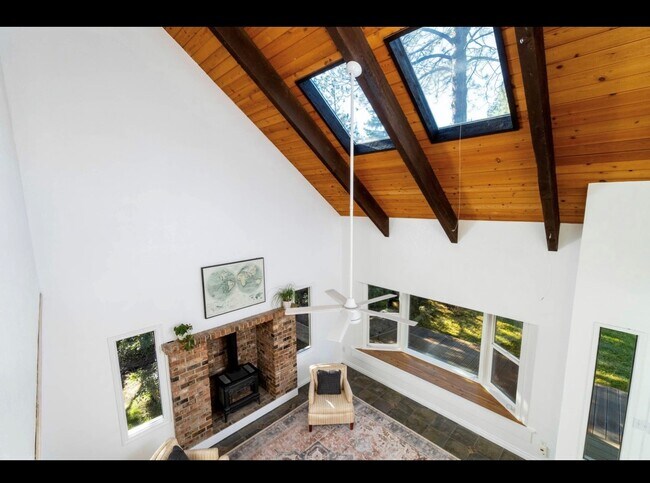 Building Photo - 60642 Devon Cir