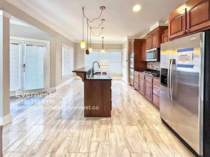 Building Photo - 3559 Victoria St