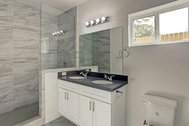 Building Photo - 6712 Cohn St