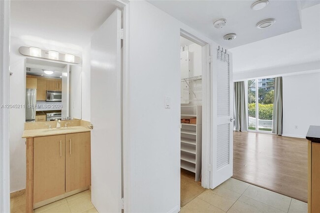 Building Photo - 10275 Collins Ave