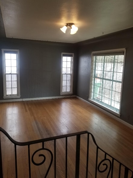 Building Photo - 715 Alderson Ave