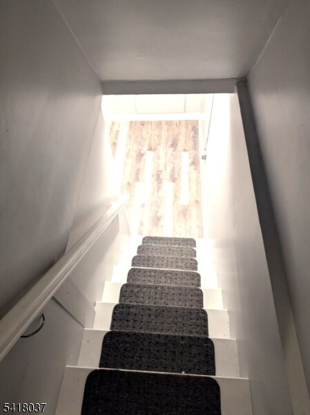 Building Photo - 651 Crescent Dr