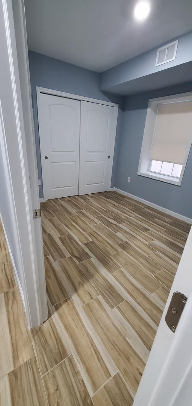 Building Photo - 220 WILLIAM St