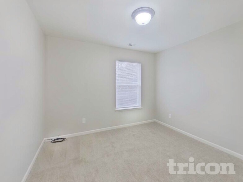 Building Photo - 11709 Oak St