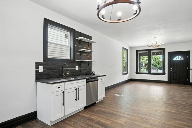 Building Photo - 887-889-889 E Livingston Ave