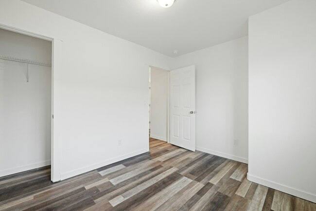 Building Photo - 2617 W Marina Dr