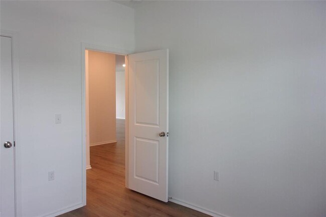 Building Photo - 2725 Louris Ln