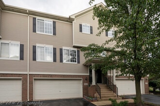 Building Photo - 1890 Fredericksburg Ln