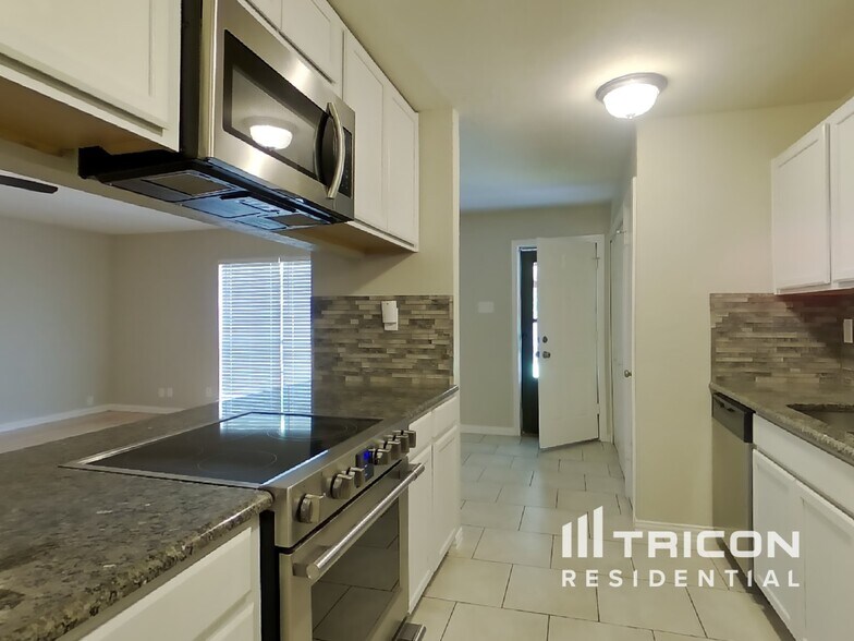 Building Photo - 7232 Harwick Ln