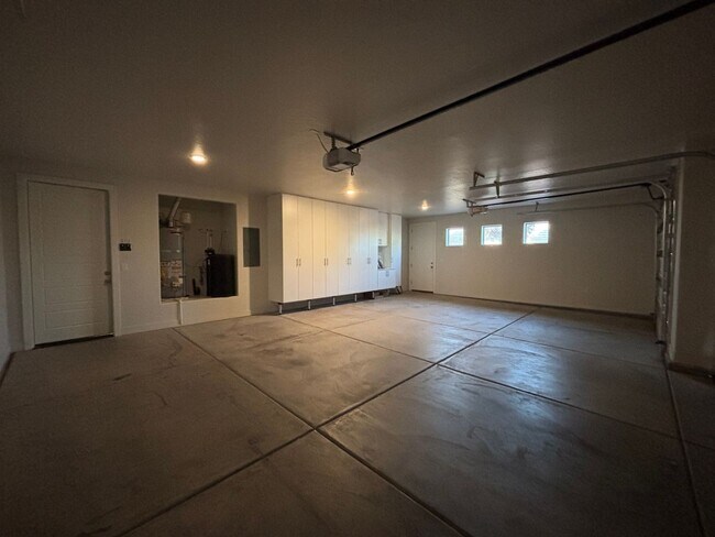 Building Photo - SPACIOUS SINGLE LEVEL HOME IN WASHINGTON F...